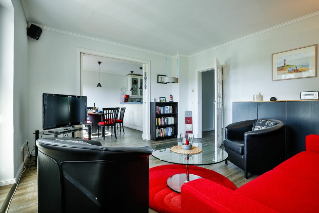 Wohnzimmer mit Sofa in Ferienwohnung Hörnum