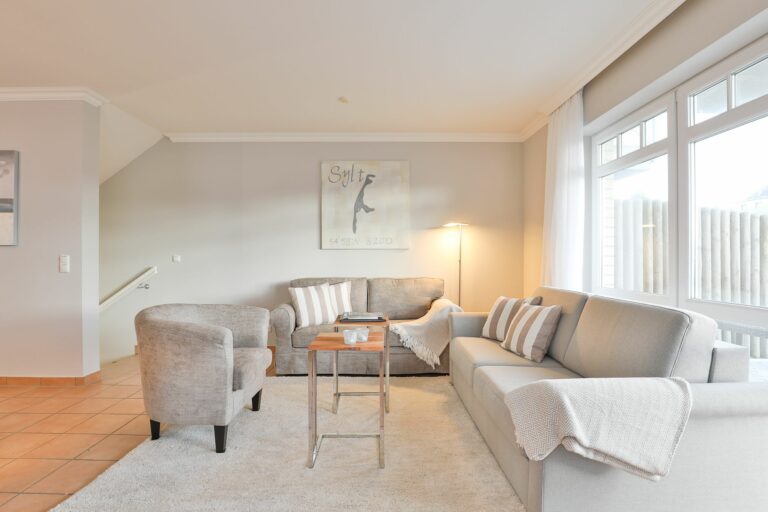 Helles Wohnzimmer in Ferienwohnung Hörnum
