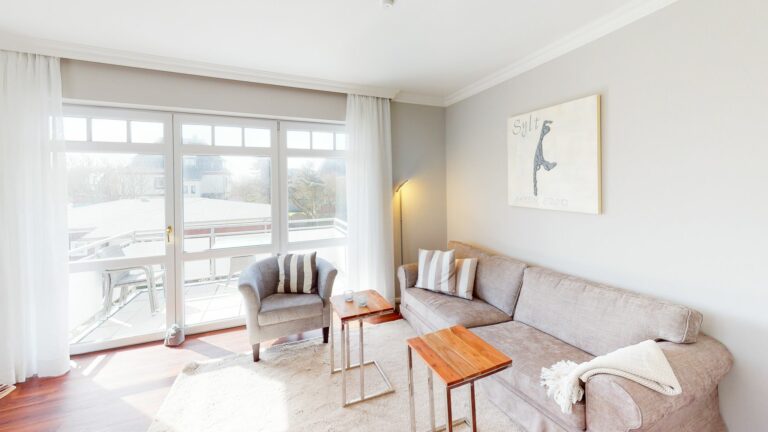 Helles Wohnzimmer in Ferienwohnung Hörnum