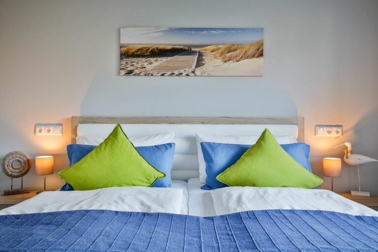 Schlafzimmer mit Doppelbett in Ferienwohnung Hörnum