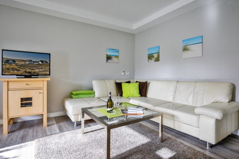 Weißes Ledersofa in Ferienwohnung Hörnum