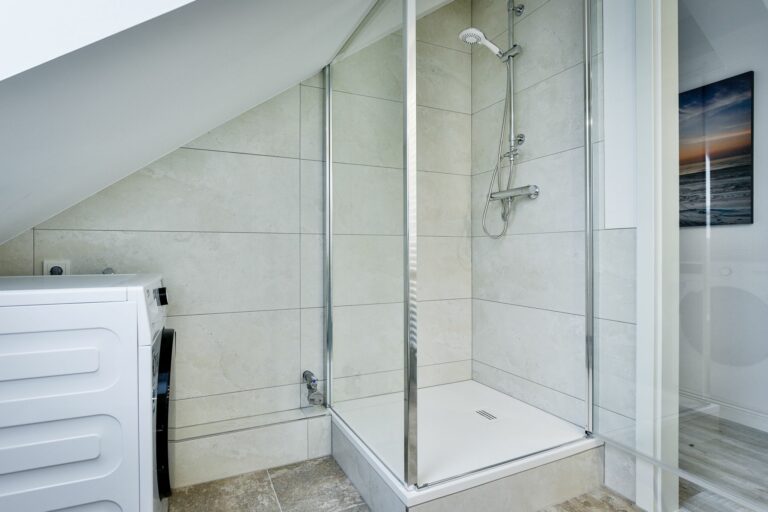 Bad mit Dusche in Ferienwohnung Hörnum