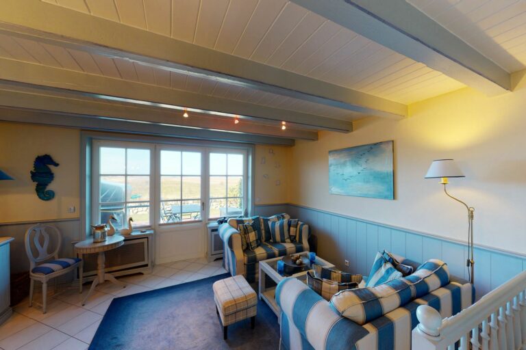 Maritimes Wohnzimmer in Ferienwohnung Hörnum