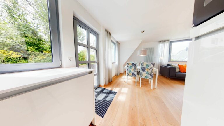 Apartment mit Balkon