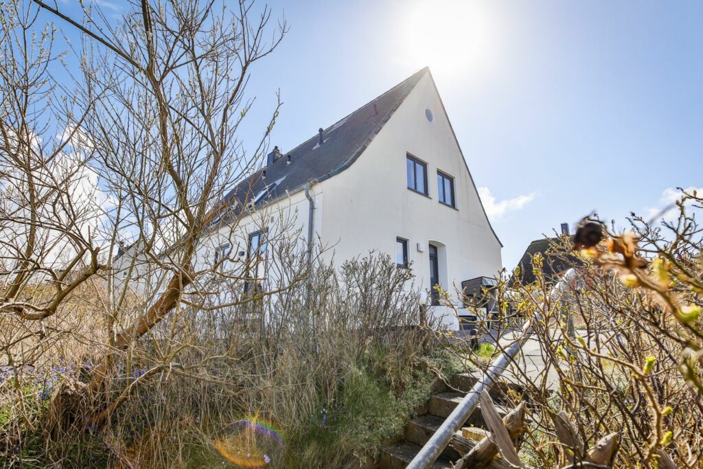 Großes Ferienhaus auf Sylt bei Sonnenschein