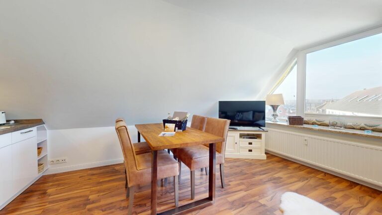 Esszimmer im Dachgeschoss mit Panoramablick in Ferienwohnung Hörnum