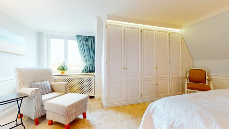 Schlafzimmer mit Doppelbett in Ferienwohnung Hörnum