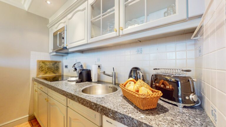 Küche mit Brotkorb in Ferienwohnung Hörnum