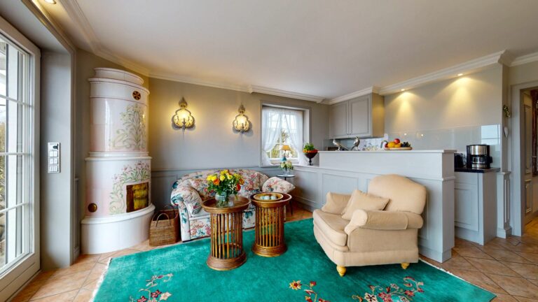 Wohnzimmer mit Kamin in Ferienwohnung Hörnum