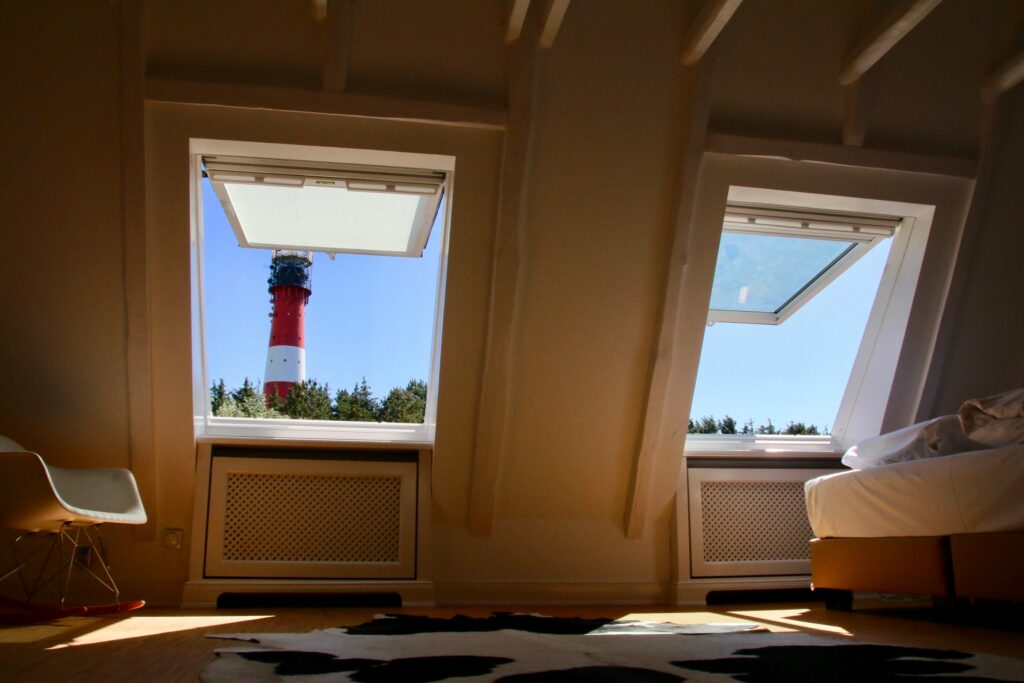 Blick aus dem Schlafzimmer zum Leuchtturm