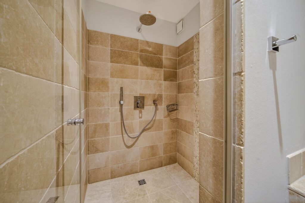 Dusche einer Ferienwohnung auf Sylt