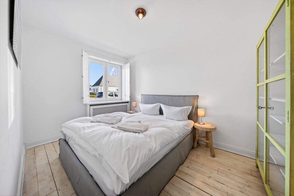 Schlafzimmer einer Ferienwohnung auf Sylt