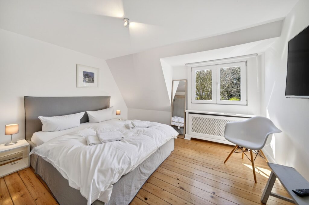 Schlafzimmer einer Ferienwohnung auf Sylt