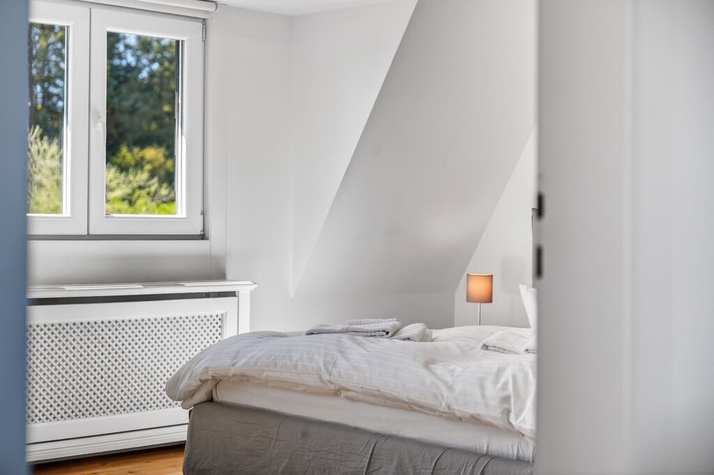 Schlafzimmer einer Ferienwohnung auf Sylt