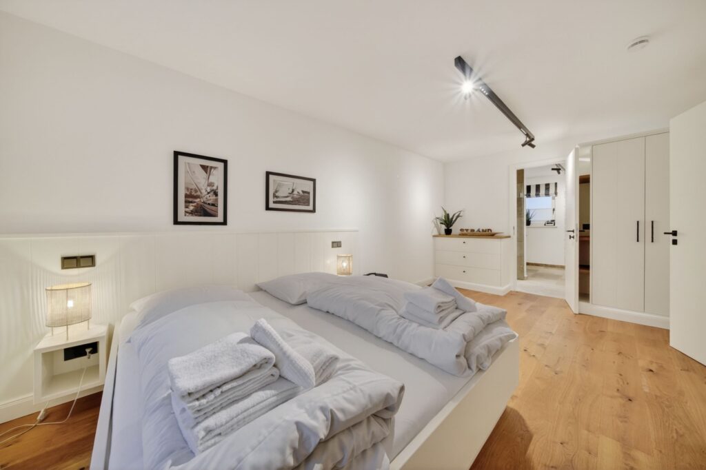 Schlafzimmer einer Ferienwohnung auf Sylt