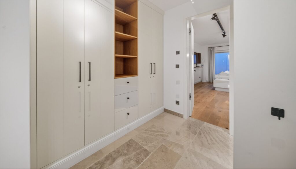 Schlafzimmer einer Ferienwohnung auf Sylt
