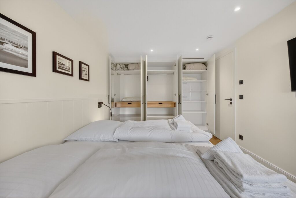 Schlafzimmer einer Ferienwohnung auf Sylt