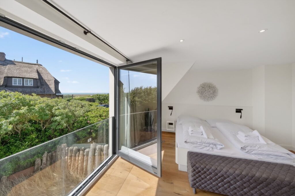 Schlafzimmer einer Ferienwohnung auf Sylt