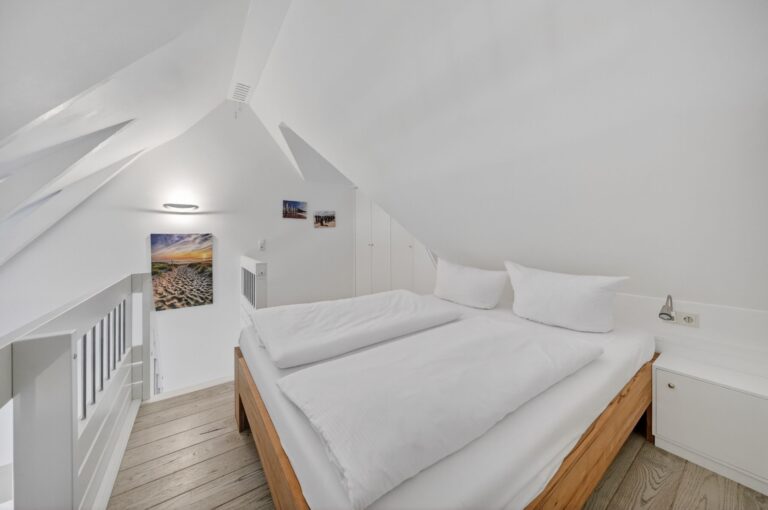 Schlafzimmer einer Ferienwohnung auf Sylt