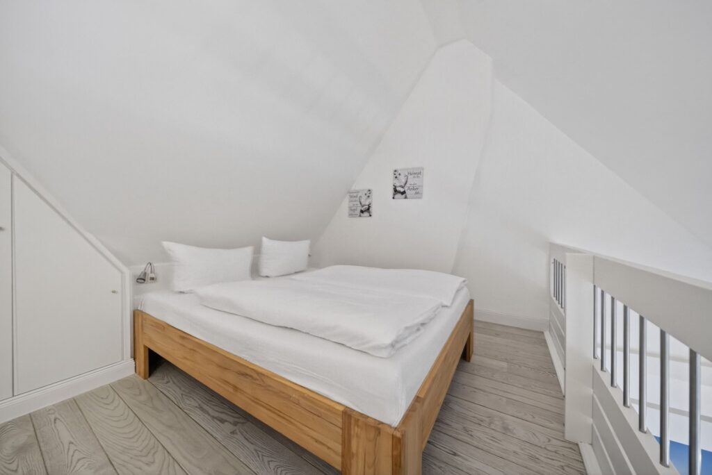 Schlafzimmer einer Ferienwohnung auf Sylt