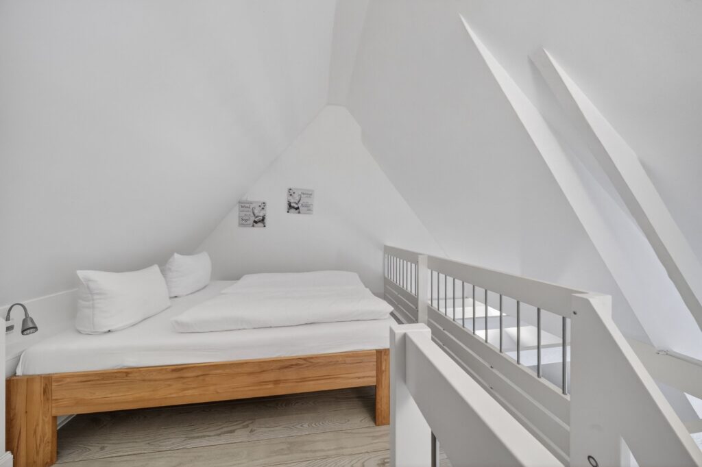 Schlafzimmer einer Ferienwohnung auf Sylt