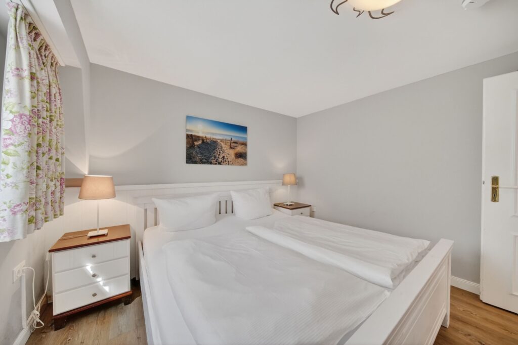 Schlafzimmer einer Ferienwohnung auf Sylt