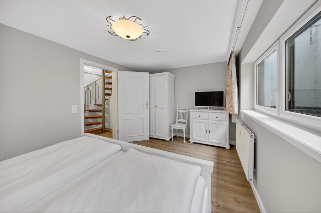 Schlafzimmer einer Ferienwohnung auf Sylt