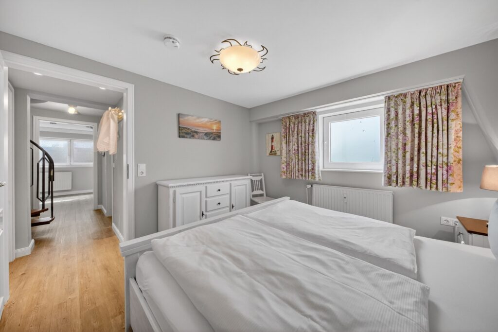 Schlafzimmer einer Ferienwohnung auf Sylt