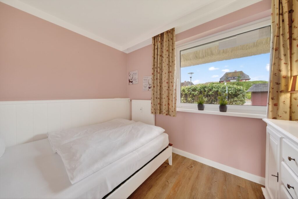Schlafzimmer einer Ferienwohnung auf Sylt