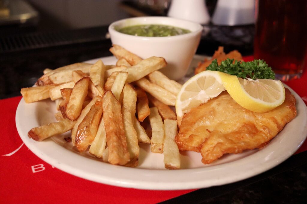 Pommes und Fisch